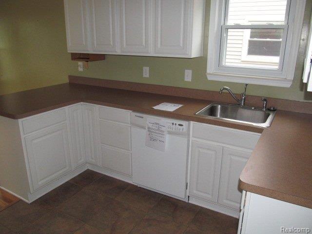 838 Columbia Road Berkley, MI 48072 - Photo 14 of 25 261-929756 - Kitchen (3).JPG