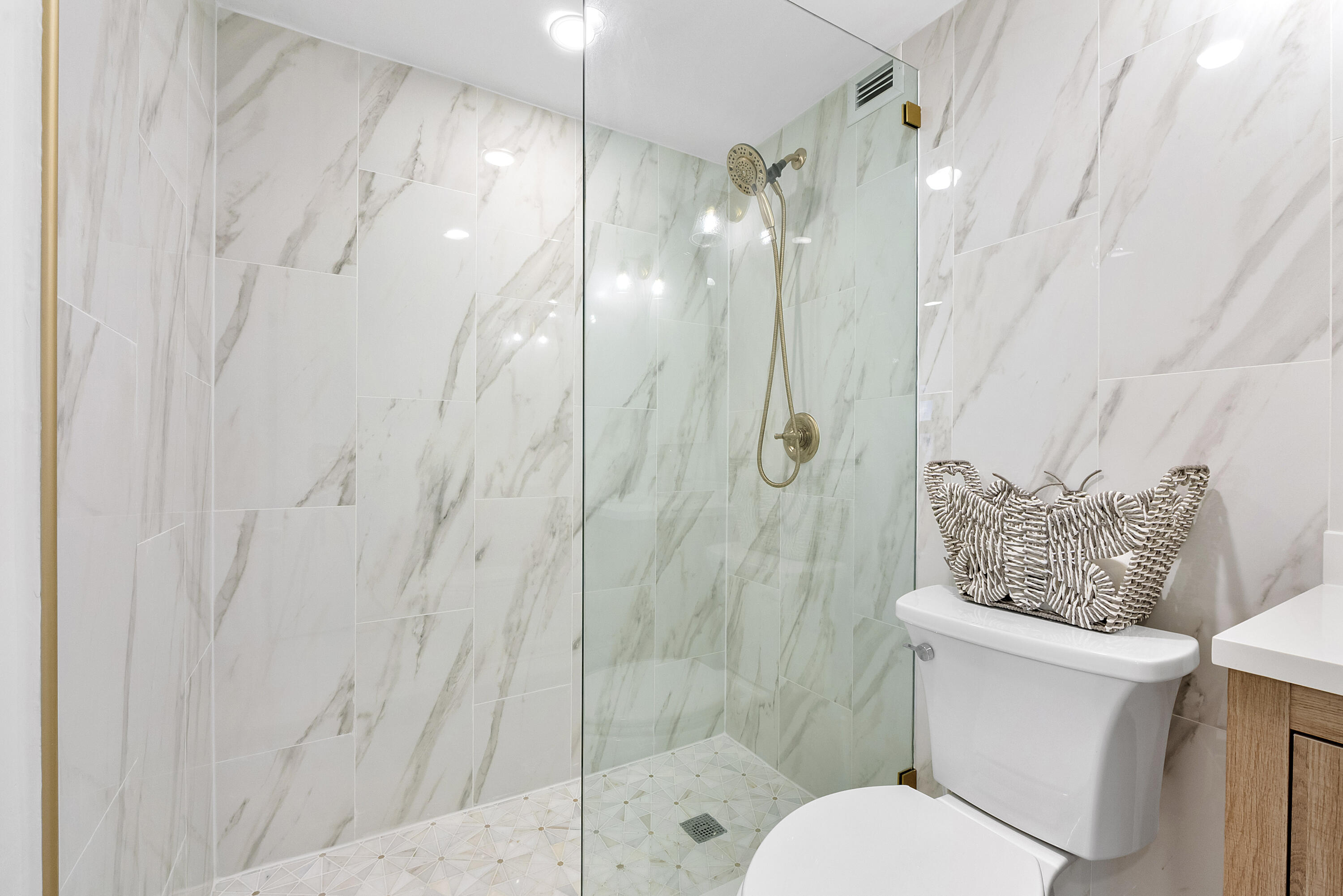2871 North Ocean Boulevard, Unit D406 Boca Raton, FL 33431 - Photo 44 of 64 2871 N Ocean Blvd u406_028