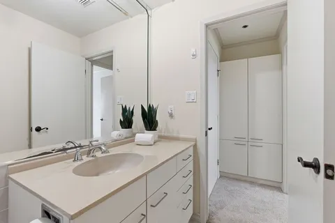 $475,000 | 40 North Interstate Highway 35, Unit 10B4, Austin, TX 78701