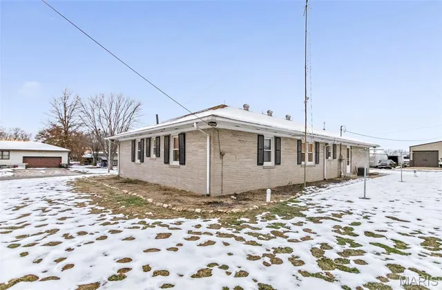 $110,000 | 608 Bottom Street, Pleasant Hill, IL 62366