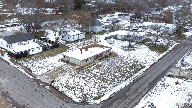 $110,000 | 608 Bottom Street, Pleasant Hill, IL 62366