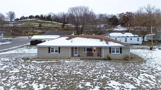 $110,000 | 608 Bottom Street, Pleasant Hill, IL 62366