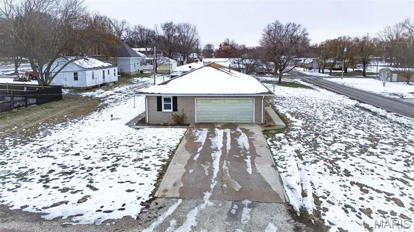 $108,000 | 608 Bottom Street, Pleasant Hill, IL 62366