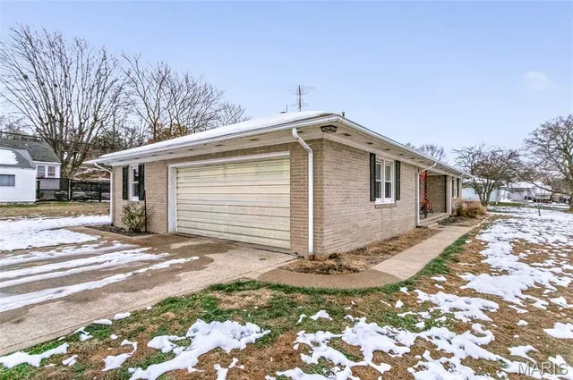 $110,000 | 608 Bottom Street, Pleasant Hill, IL 62366