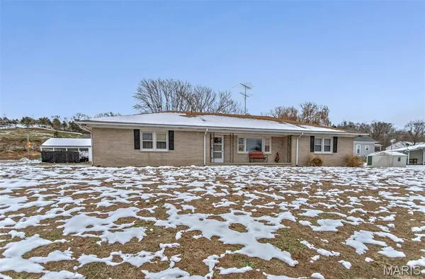 $108,000 | 608 Bottom Street, Pleasant Hill, IL 62366