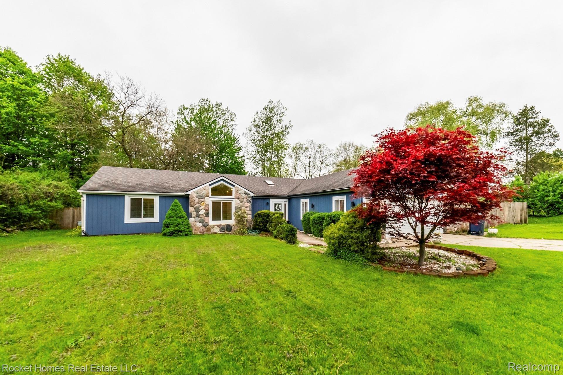 6920 Drake Road West Bloomfield, MI 48322 - Photo 2 of 26 001-photo-front-view-7088860.jpg