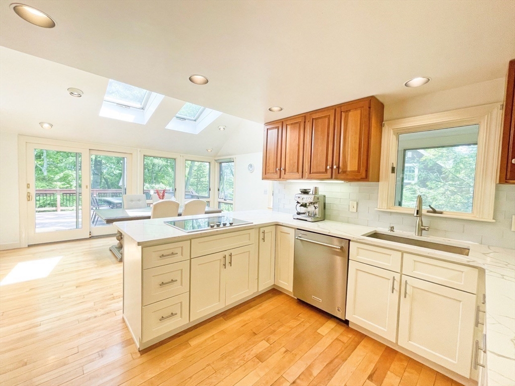 37 Emerson Road Winchester, MA 01890 - Photo 4 of 26