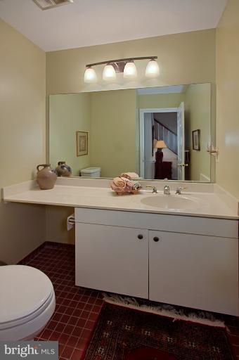 6827 Camus Place Springfield, VA 22152 - Photo 15 of 30 Powder Room