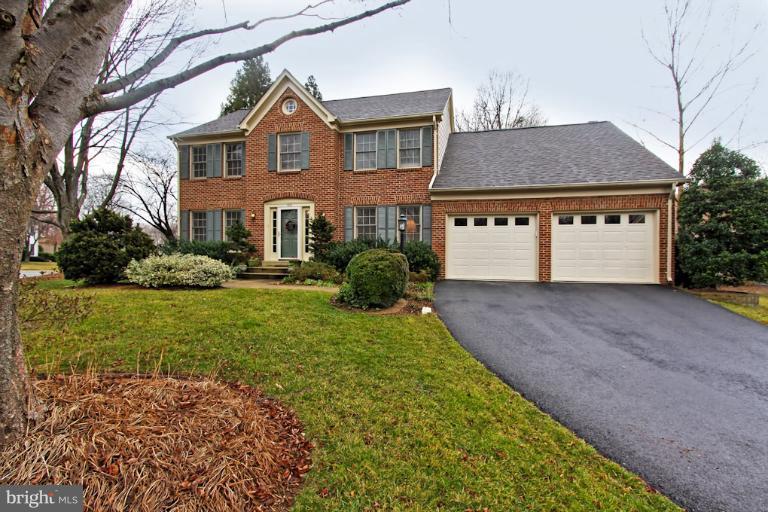 6827 Camus Place Springfield, VA 22152 - Photo 18 of 30 Exterior (Front)