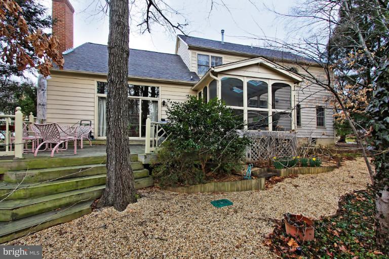 6827 Camus Place Springfield, VA 22152 - Photo 22 of 30 Exterior (Rear)