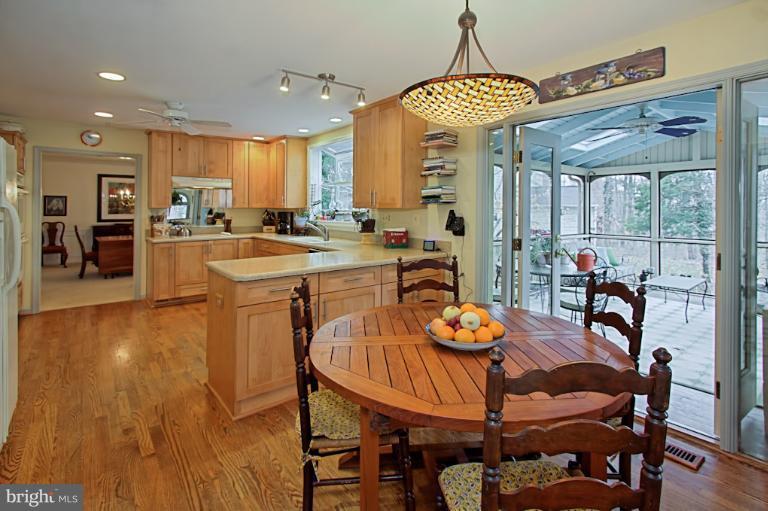 6827 Camus Place Springfield, VA 22152 - Photo 24 of 30 Breakfast Room