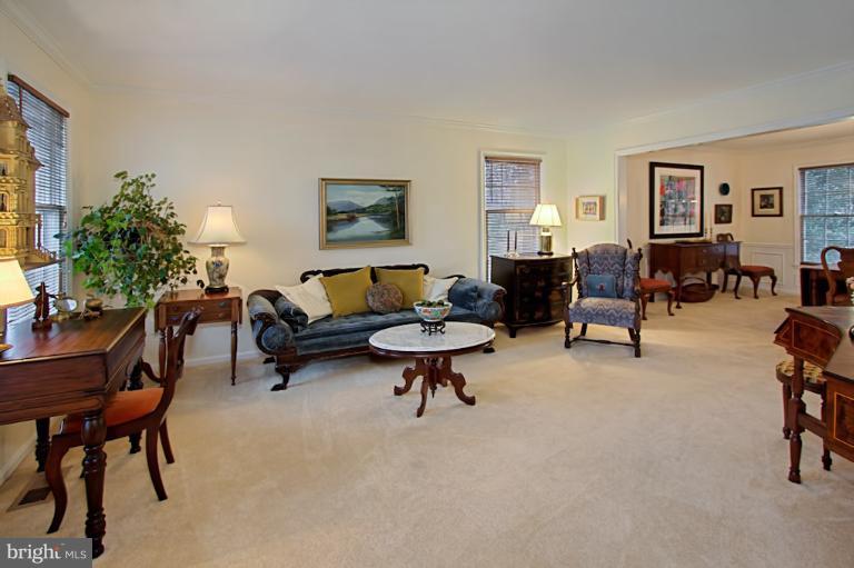 6827 Camus Place Springfield, VA 22152 - Photo 4 of 30 Living Room