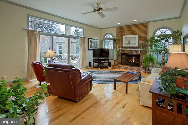 6827 Camus Place Springfield, VA 22152 - Photo 6 of 30 Family Room