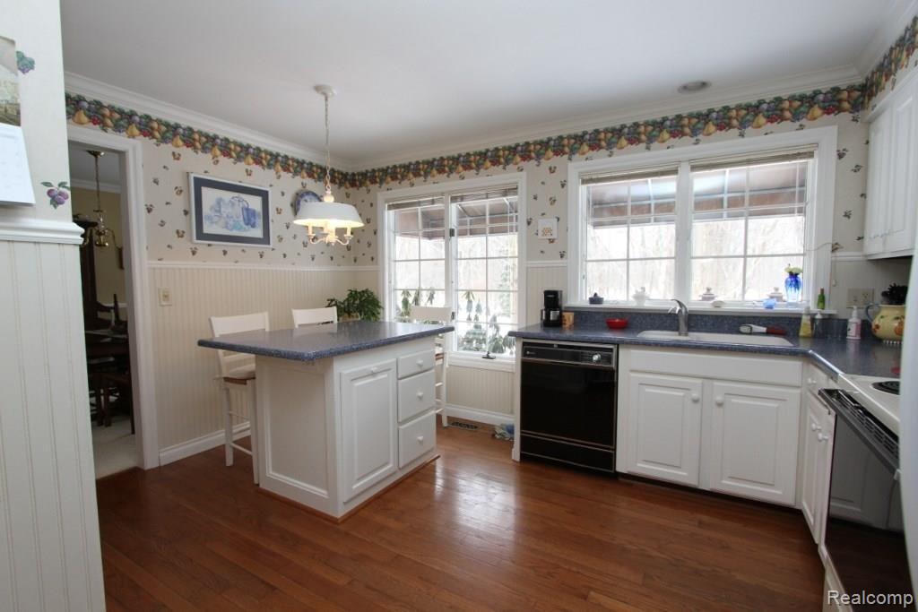 1187 Barneswood Lane Rochester, MI 48306 - Photo 4 of 24 IMG_5089.jpg