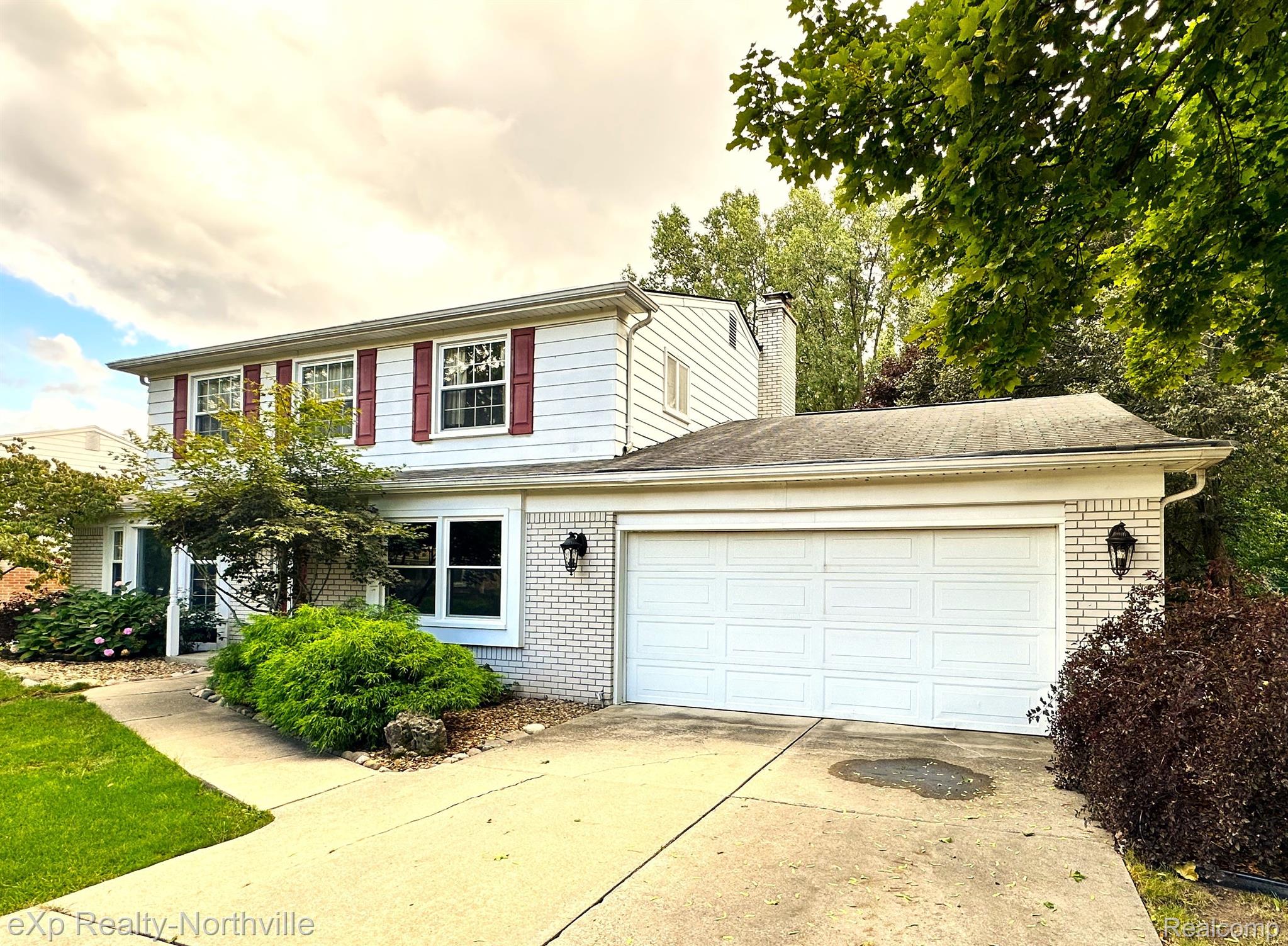 16017 Riverside Drive Livonia, MI 48154 - Photo 2 of 34 Gallery Image 2