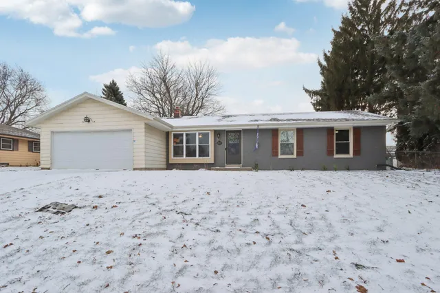 $399,900 | 2117 Sunnyside Drive, Waukesha, WI 53186