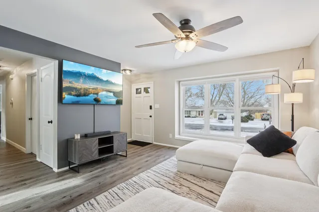 $399,900 | 2117 Sunnyside Drive, Waukesha, WI 53186