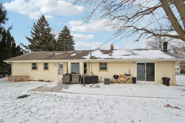 $399,900 | 2117 Sunnyside Drive, Waukesha, WI 53186