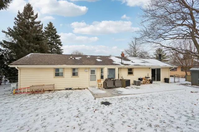 $399,900 | 2117 Sunnyside Drive, Waukesha, WI 53186