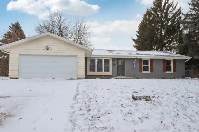 $399,900 | 2117 Sunnyside Drive, Waukesha, WI 53186