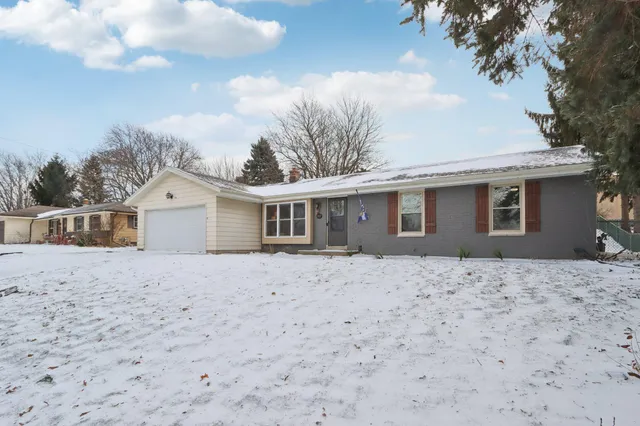$399,900 | 2117 Sunnyside Drive, Waukesha, WI 53186