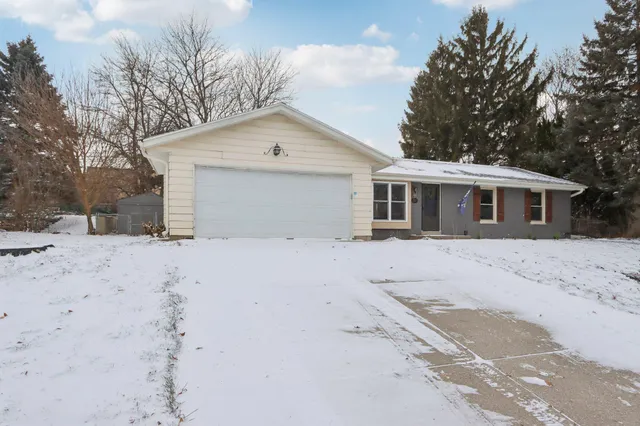 $399,900 | 2117 Sunnyside Drive, Waukesha, WI 53186