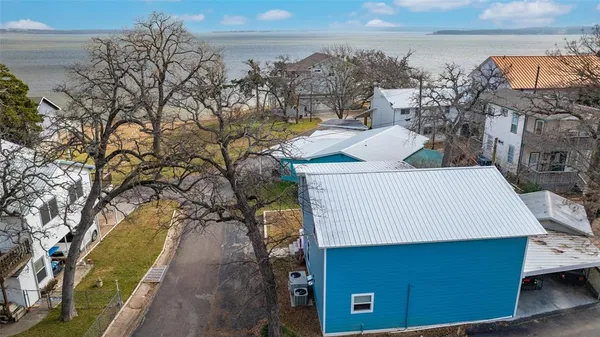 $600,000 | 16 Cottonwood Drive, Gordonville, TX 76245
