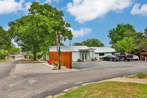 $600,000 | 16 Cottonwood Drive, Gordonville, TX 76245