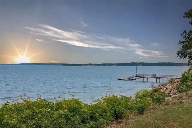 $600,000 | 16 Cottonwood Drive, Gordonville, TX 76245