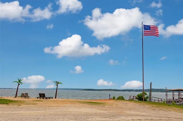 $600,000 | 16 Cottonwood Drive, Gordonville, TX 76245