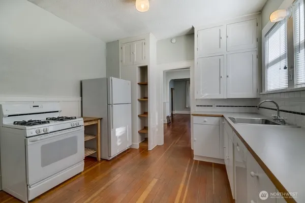 $4,500 | 6013 6th Avenue Northeast, Seattle, WA 98115