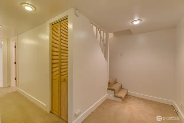 $4,500 | 6013 6th Avenue Northeast, Seattle, WA 98115