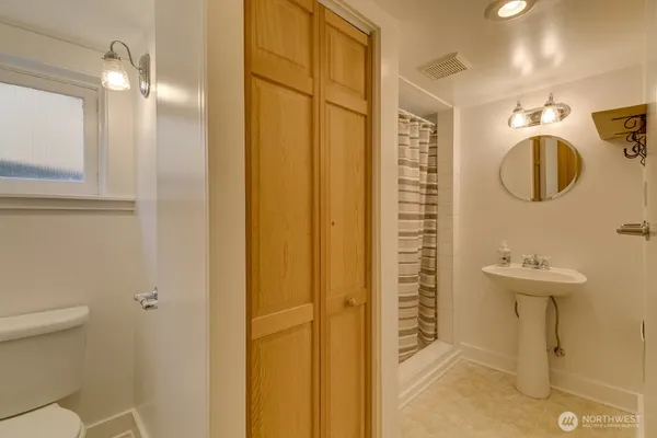 $4,500 | 6013 6th Avenue Northeast, Seattle, WA 98115