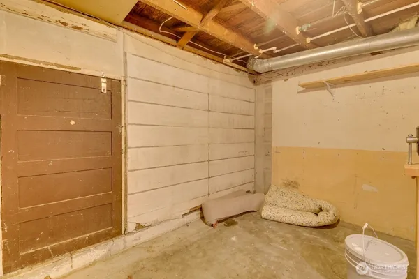 $4,500 | 6013 6th Avenue Northeast, Seattle, WA 98115