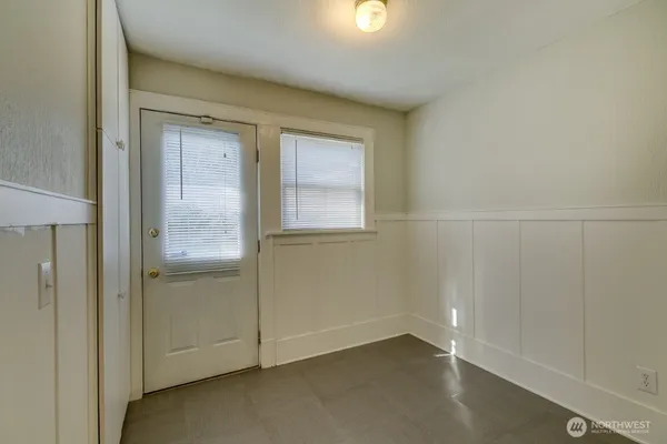 $4,500 | 6013 6th Avenue Northeast, Seattle, WA 98115