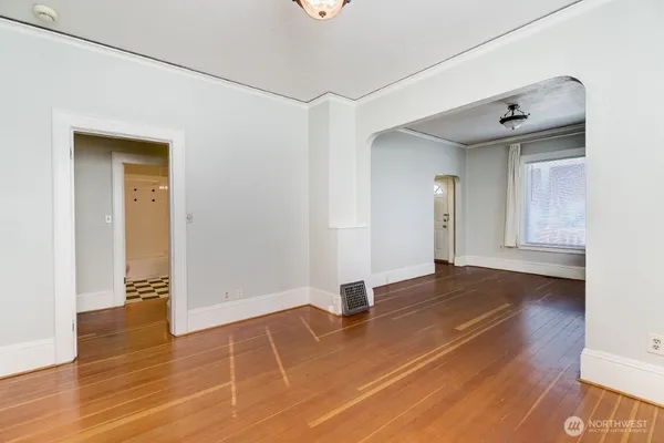 $4,500 | 6013 6th Avenue Northeast, Seattle, WA 98115