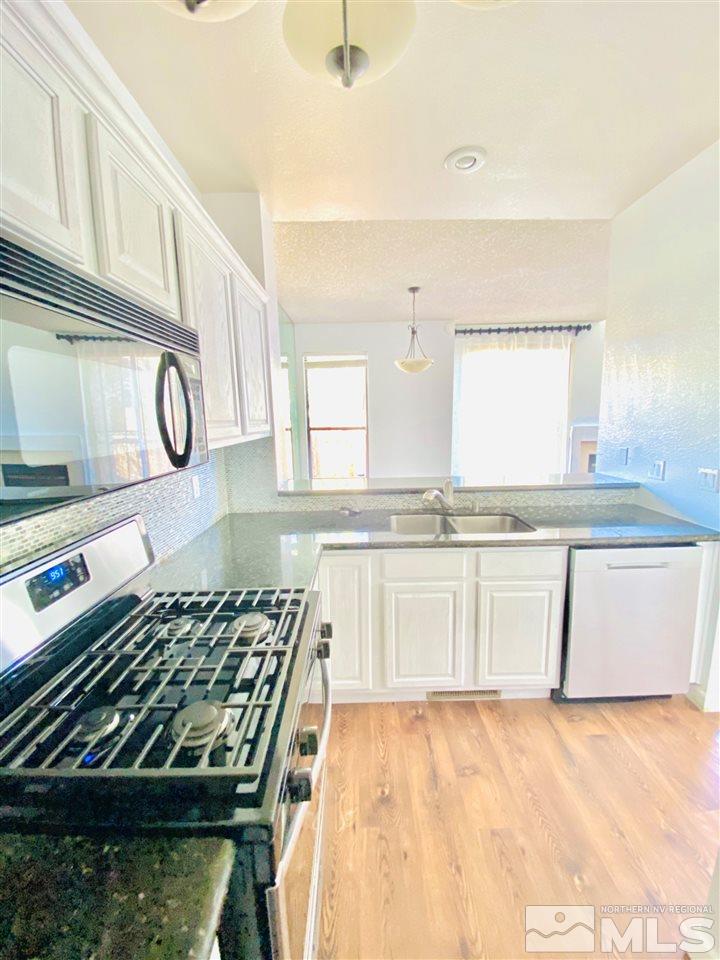 4330 Leeward Lane Reno, NV 89502 - Photo 8 of 21 Photo 8