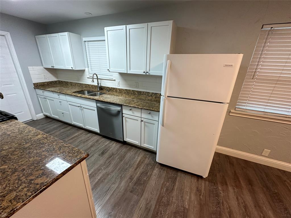 309 Southwest Murphy Road Burleson, TX 76028 - Photo 7 of 14