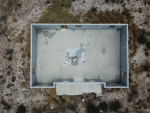 a view of a dry back yard