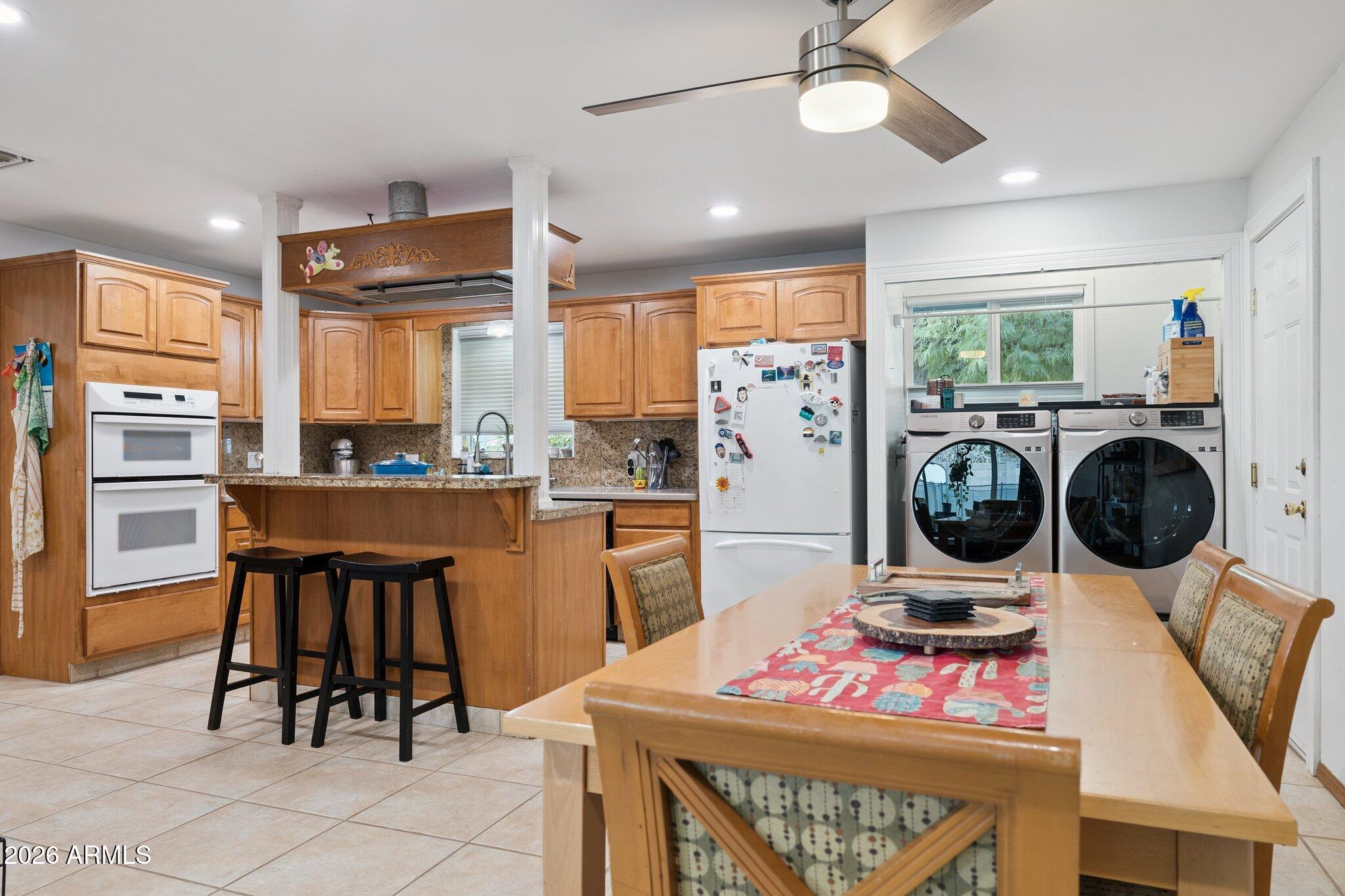 6721 North 12th Way Phoenix, AZ 85014 - Photo 10 of 31 Eat in Kitchen2