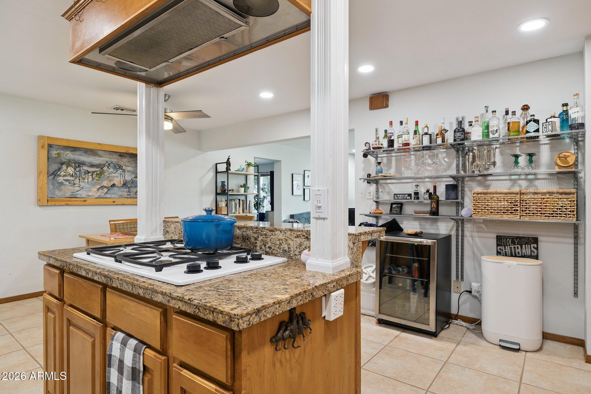 6721 North 12th Way Phoenix, AZ 85014 - Photo 11 of 31 Eat in Kitchen3