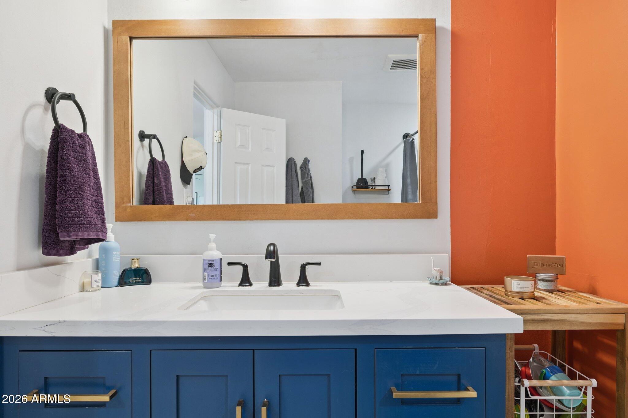 6721 North 12th Way Phoenix, AZ 85014 - Photo 23 of 31 Guest Bath