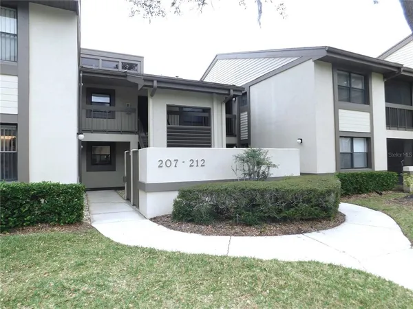 $2,100 | 207 Woodlake Wynde, Unit 207, Oldsmar, FL 34677