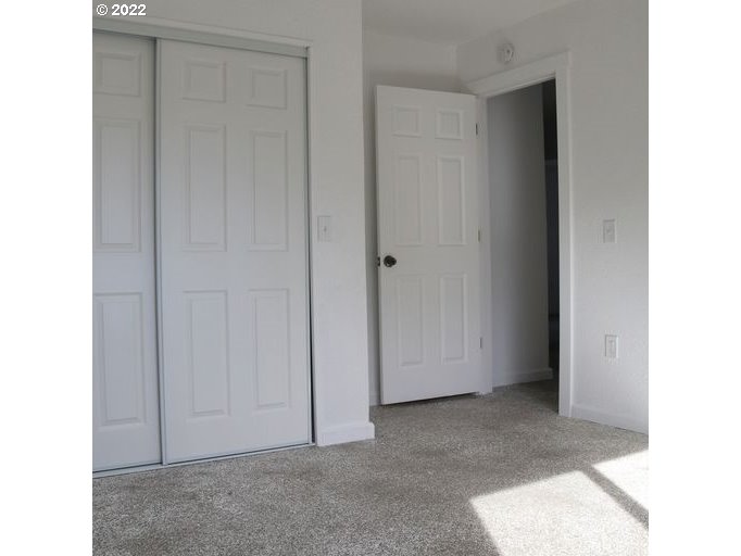 409 West Ridgeway Avenue Hermiston, OR 97838 - Photo 12 of 16 a view of an empty room