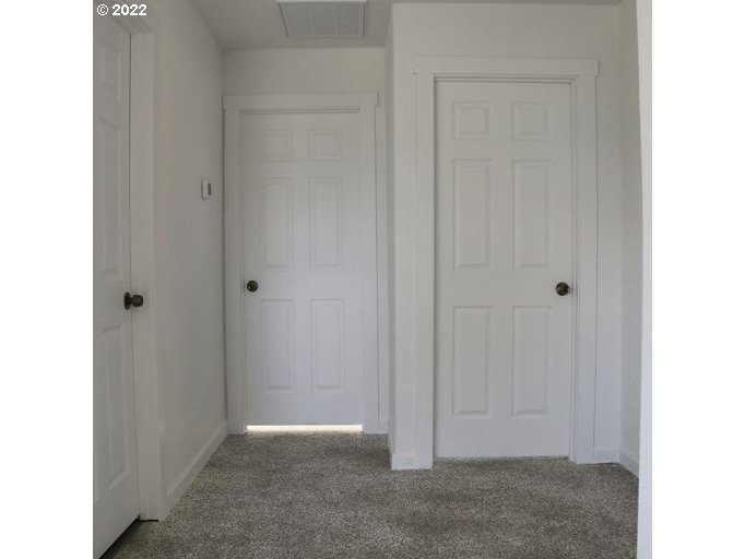 409 West Ridgeway Avenue Hermiston, OR 97838 - Photo 9 of 16 a view of an empty room