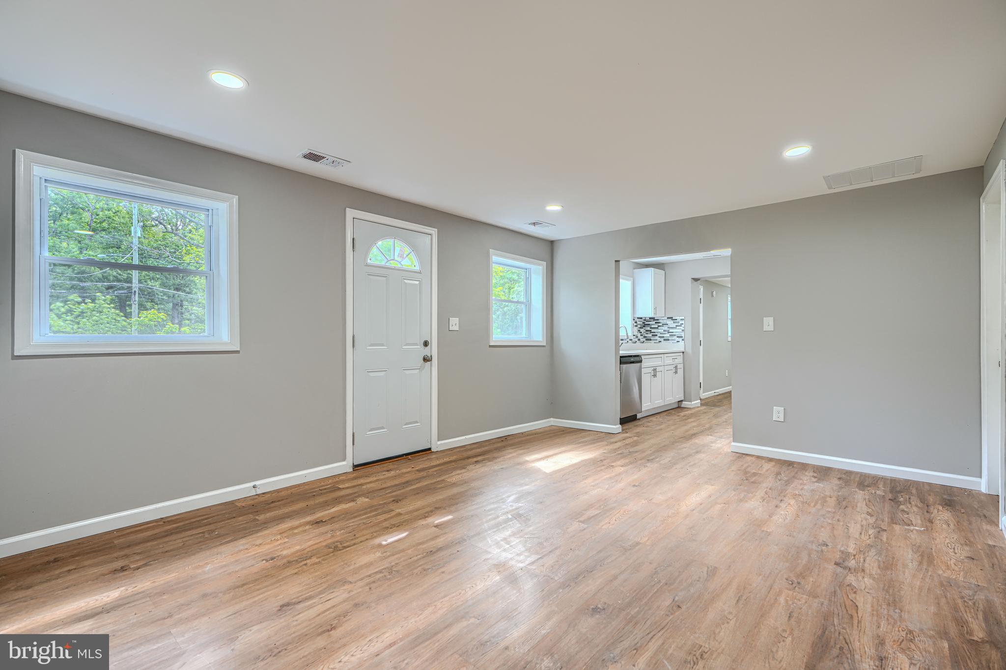 7825 Surratts Road Clinton, MD 20735 - Photo 2 of 26