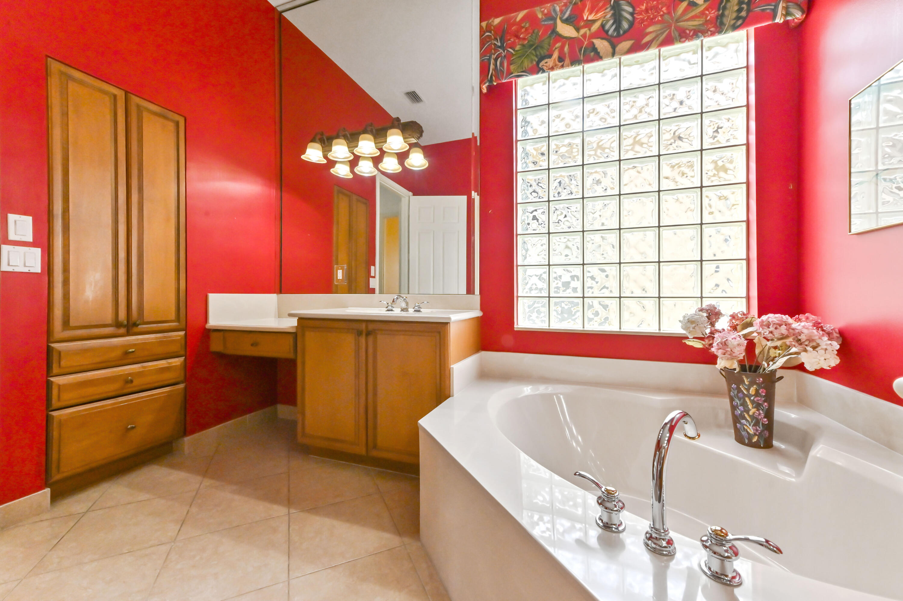 7712 Lighthouse Point Lane Lake Worth, FL 33467 - Photo 31 of 43 24 bathroom 03