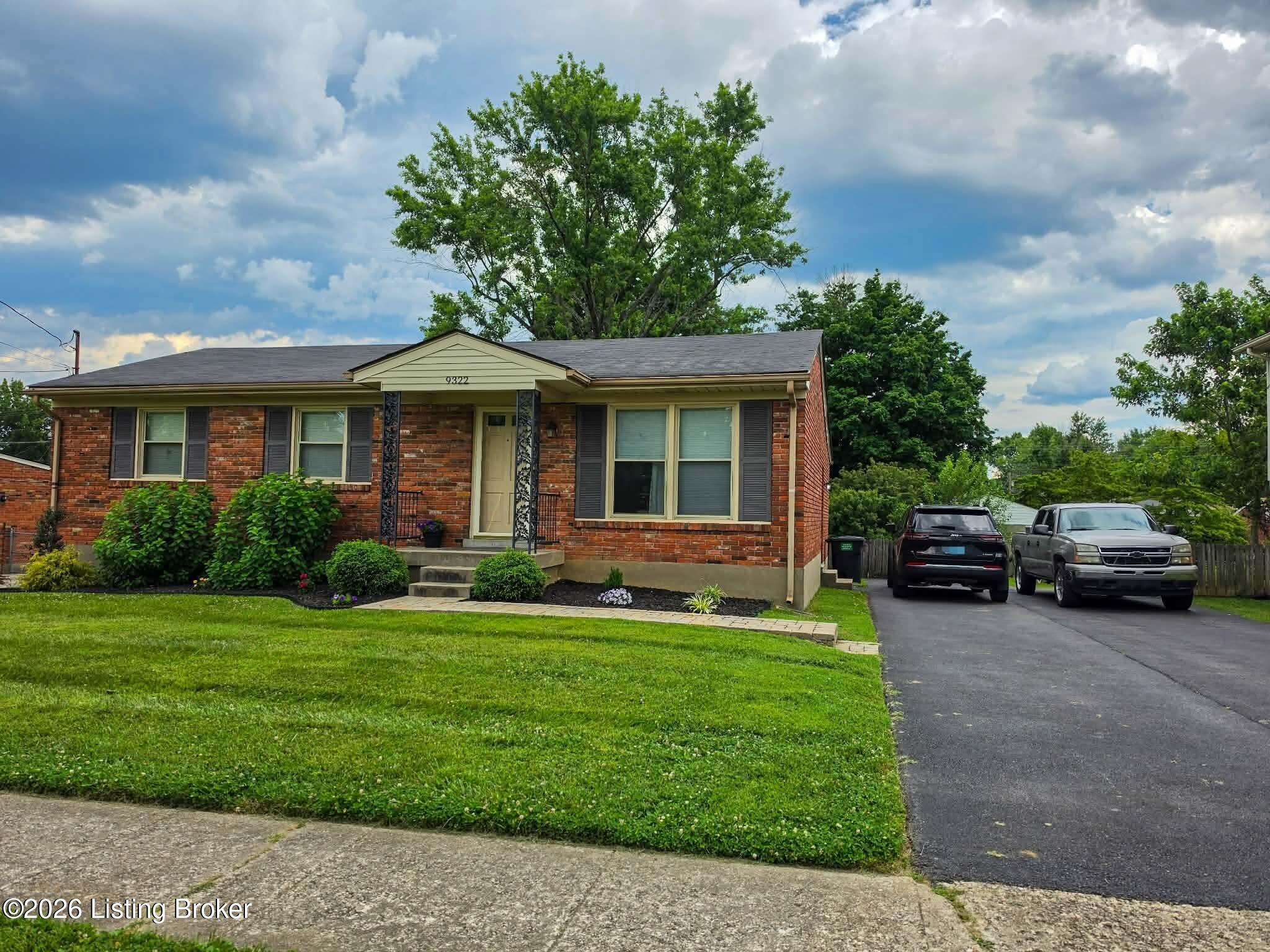 9322 Fairground Road Louisville, KY 40291 - Photo 8 of 24 Double wide Driveway!