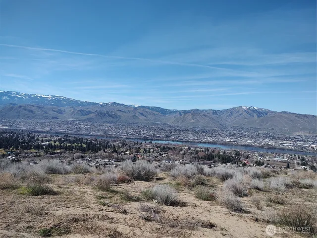 a view of an outdoor space