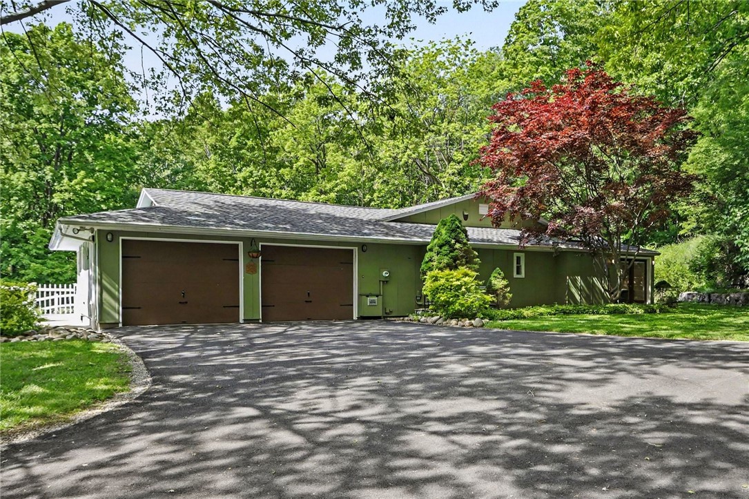 1722 Strong Road Victor, NY 14564 - Photo 24 of 33 2 car attached garage with utility room.